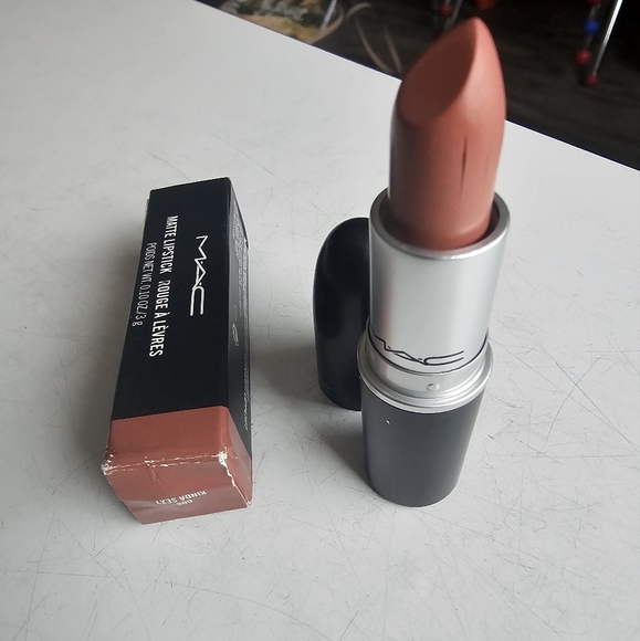 MAC Lipstick Kinda Sexy - Picture 2 of 5